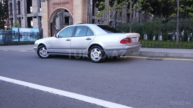 Mercedes E 260 1998, 268,500 km - 2.6 l - Qəbələ