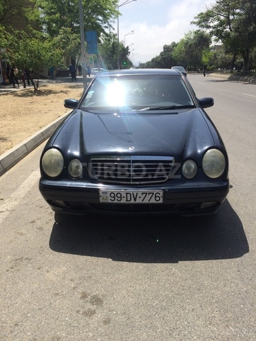 Mercedes E 220 2001, 278,000 km - 2.2 l - Bakı