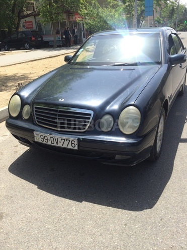 Mercedes E 220 2001, 278,000 km - 2.2 l - Bakı