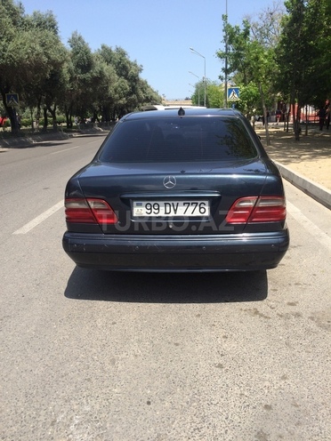Mercedes E 220 2001, 278,000 km - 2.2 l - Bakı