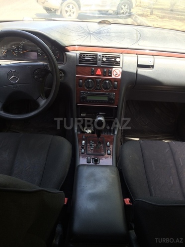 Mercedes E 220 2001, 278,000 km - 2.2 l - Bakı