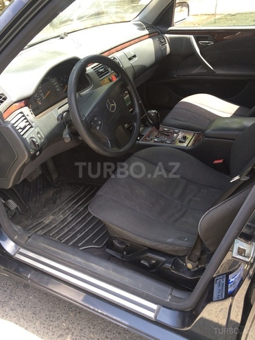 Mercedes E 220 2001, 278,000 km - 2.2 l - Bakı
