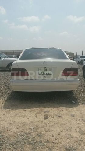 Mercedes E 240 2000, 29,000 km - 0.3 л - Qazax