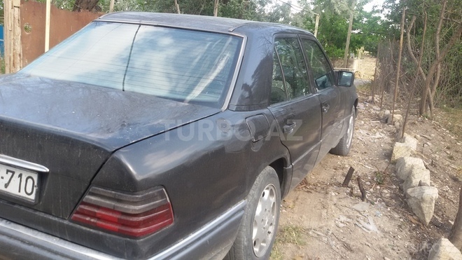 Mercedes E 250 1994, 500,000 km - 2.5 l - Sumqayıt