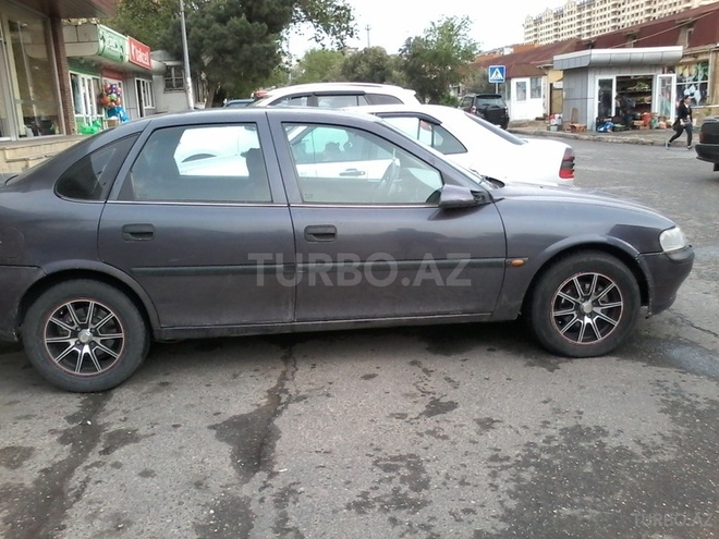 Opel Vectra 1996, 160,000 km - 1.6 l - Bakı