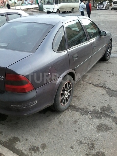 Opel Vectra 1996, 160,000 km - 1.6 l - Bakı