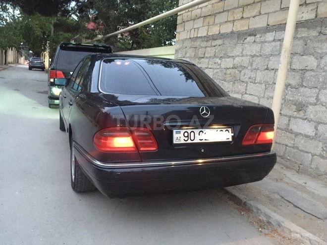 Mercedes E 240 1998, 290,456 km - 2.4 l - Bakı