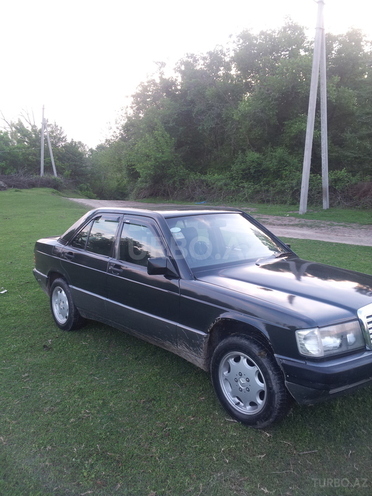 Mercedes 190 1990, 221,230 km - 1.8 л - Qax