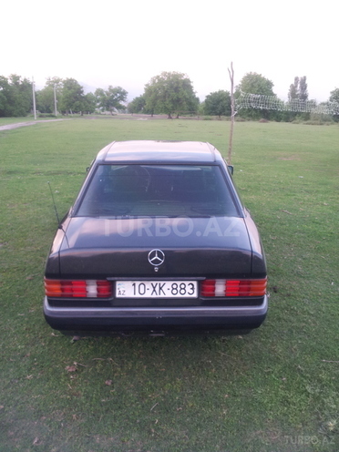 Mercedes 190 1990, 221,230 km - 1.8 л - Qax