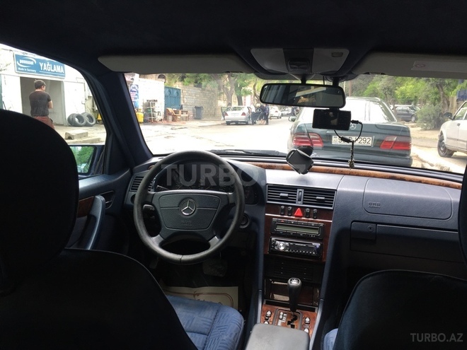 Mercedes C 200 1999, 232,000 km - 2.0 l - Bakı
