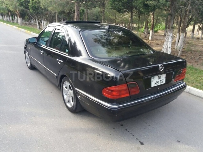 Mercedes E 220 1997, 250,000 km - 2.2 l - Sumqayıt
