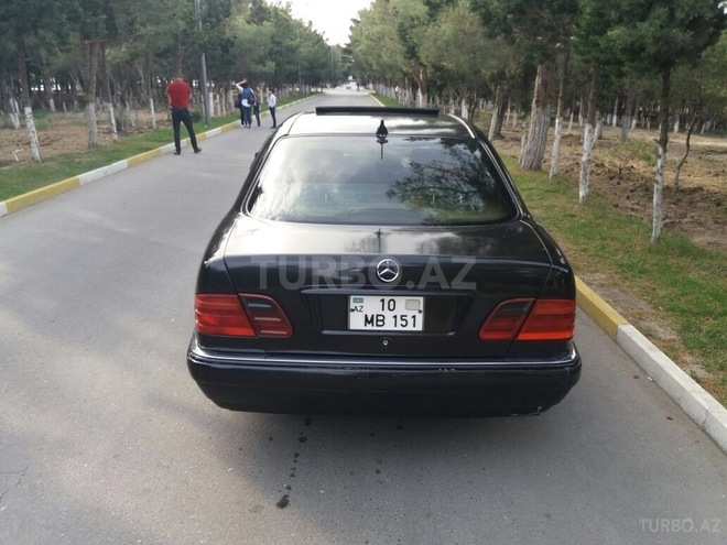 Mercedes E 220 1997, 250,000 km - 2.2 l - Sumqayıt