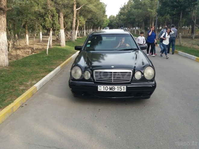 Mercedes E 220 1997, 250,000 km - 2.2 l - Sumqayıt