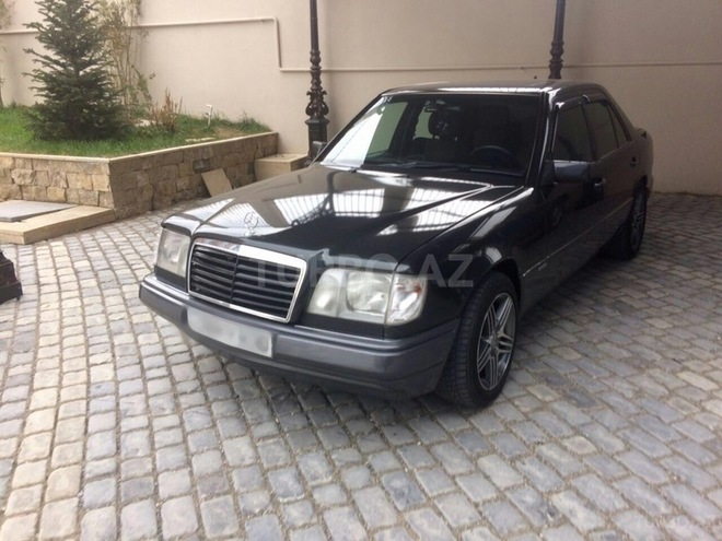 Mercedes E 220 1995, 300,000 km - 2.2 л - Bakı