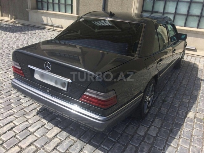 Mercedes E 220 1995, 300,000 km - 2.2 л - Bakı
