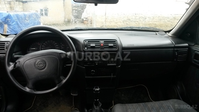 Opel Vectra 1994, 443,000 km - 1.8 l - Xudat