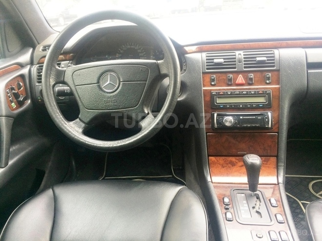 Mercedes E 320 1996, 300,000 km - 3.2 l - Bakı