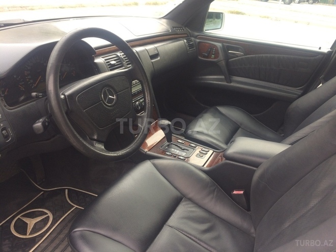 Mercedes E 320 1996, 300,000 km - 3.2 l - Bakı