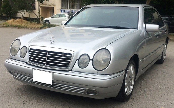 Mercedes E 320 1996, 300,000 km - 3.2 l - Bakı