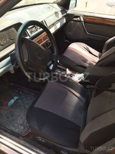 Mercedes E 220 1992, 380,000 km - 2.2 л - Bakı