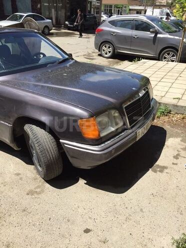 Mercedes E 220 1992, 380,000 km - 2.2 л - Bakı