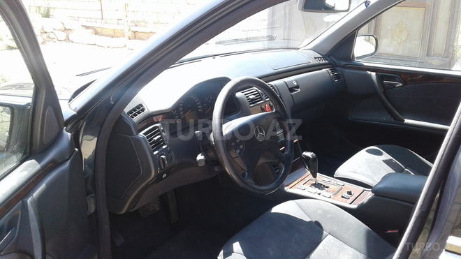 Mercedes E 220 2001, 300,000 km - 2.2 l - Bakı