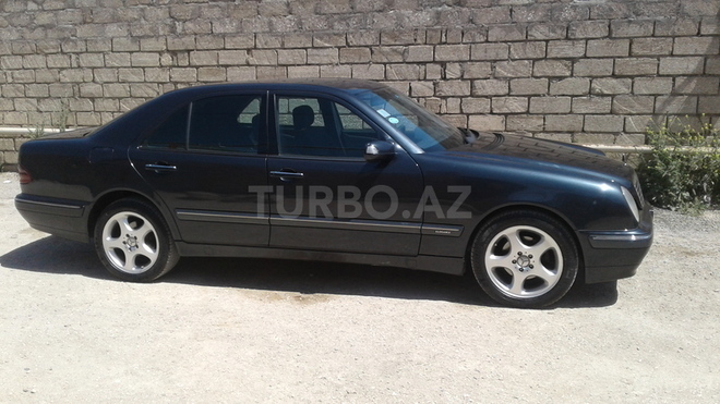 Mercedes E 220 2001, 300,000 km - 2.2 l - Bakı