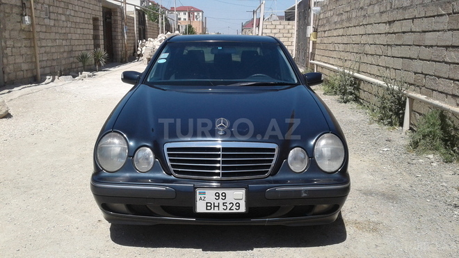 Mercedes E 220 2001, 300,000 km - 2.2 l - Bakı