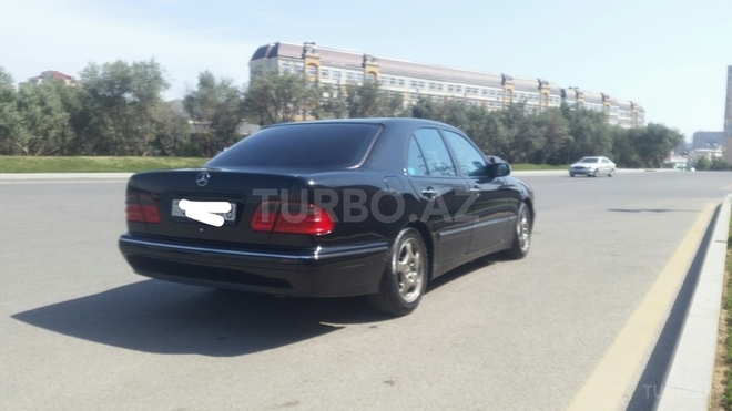 Mercedes E 240 2000, 210,000 km - 2.6 l - Bakı