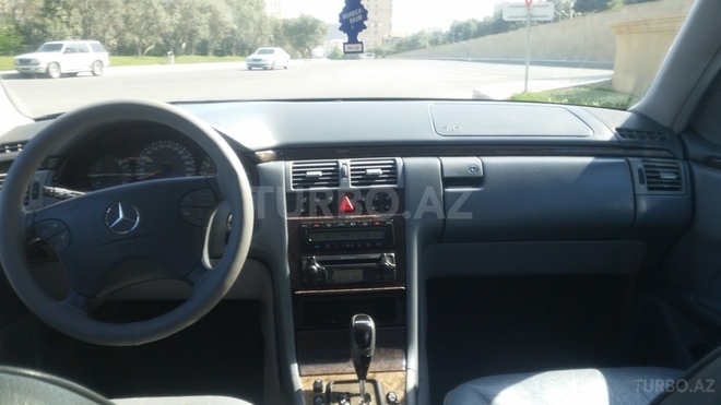 Mercedes E 240 2000, 210,000 km - 2.6 l - Bakı