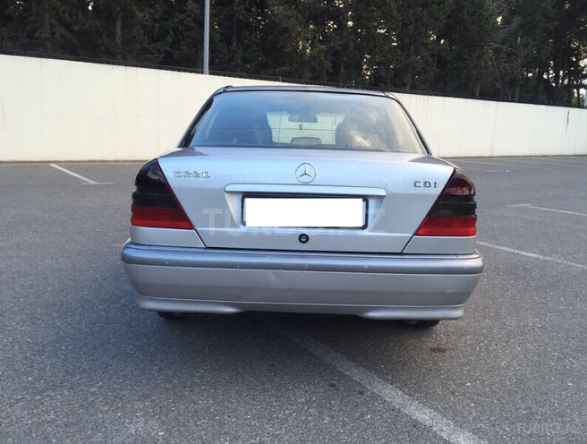 Mercedes C 220 1999, 213,000 km - 2.2 l - Sumqayıt