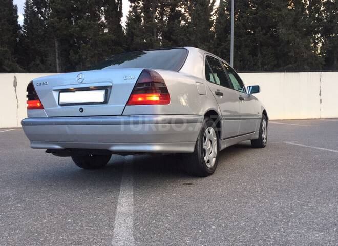 Mercedes C 220 1999, 213,000 km - 2.2 l - Sumqayıt