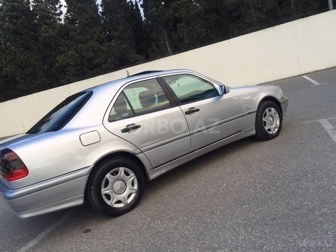 Mercedes C 220 1999, 213,000 km - 2.2 l - Sumqayıt