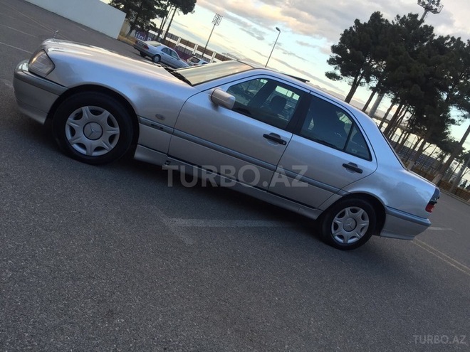 Mercedes C 220 1999, 213,000 km - 2.2 l - Sumqayıt