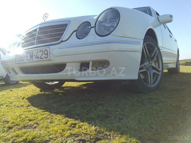 Mercedes E 220 2000, 340 km - 0.3 l - Sabirabad