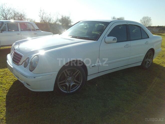 Mercedes E 220 2000, 340 km - 0.3 l - Sabirabad
