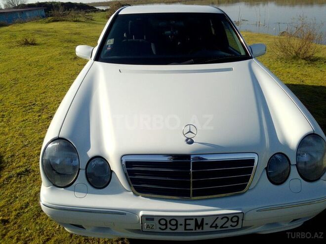 Mercedes E 220 2000, 340 km - 0.3 l - Sabirabad