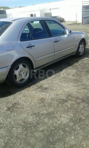 Mercedes E 220 1998, 225,000 km - 2.2 l - Bakı