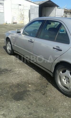Mercedes E 220 1998, 225,000 km - 2.2 l - Bakı
