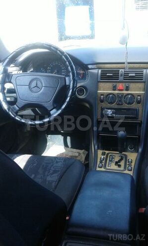 Mercedes E 220 1998, 225,000 km - 2.2 l - Bakı