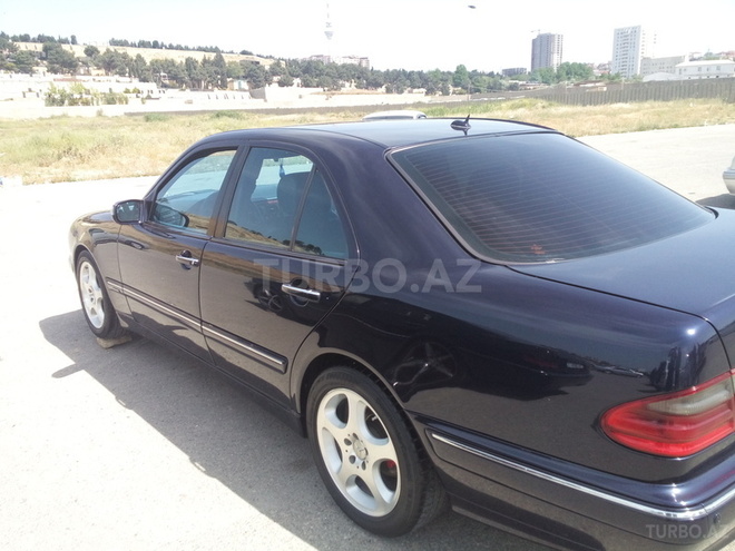 Mercedes E 220 2000, 260,000 km - 2.2 l - Bərdə