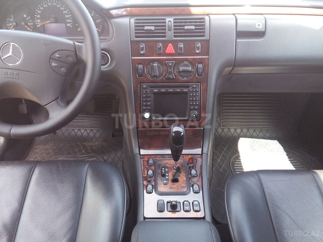 Mercedes E 220 2000, 260,000 km - 2.2 l - Bərdə