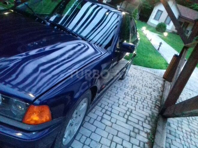 BMW 325 1995, 336,000 km - 2.5 l - Quba