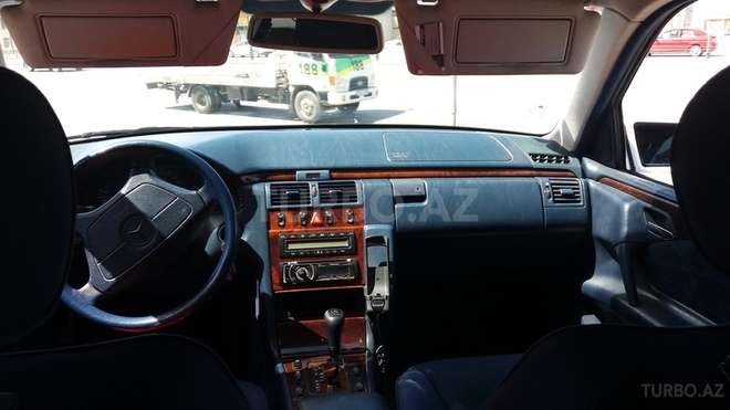 Mercedes E 240 1998, 235,000 km - 2.4 l - Bakı