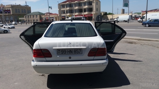 Mercedes E 240 1998, 235,000 km - 2.4 l - Bakı