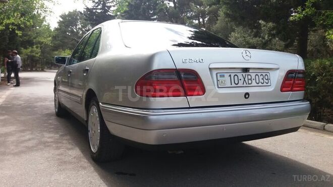 Mercedes E 240 1998, 185,600 km - 2.4 l - Sumqayıt
