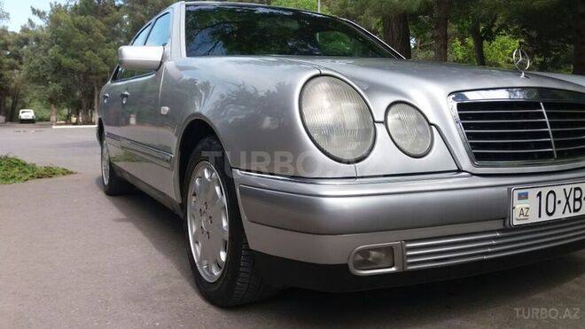 Mercedes E 240 1998, 185,600 km - 2.4 l - Sumqayıt