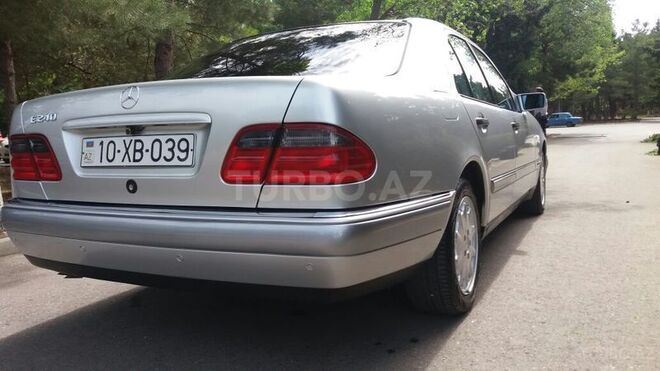 Mercedes E 240 1998, 185,600 km - 2.4 l - Sumqayıt
