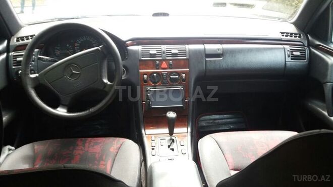 Mercedes E 240 1998, 185,600 km - 2.4 l - Sumqayıt
