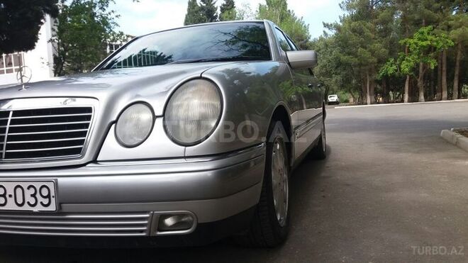 Mercedes E 240 1998, 185,600 km - 2.4 l - Sumqayıt